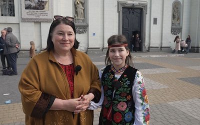тернопіль, оксана і марія гребеняк, гаївки біля катедри, 13 квітня 2026 року тернопіль, оксана і марія гребеняк, гаївки біля катедри, 13 квітня 2026 року