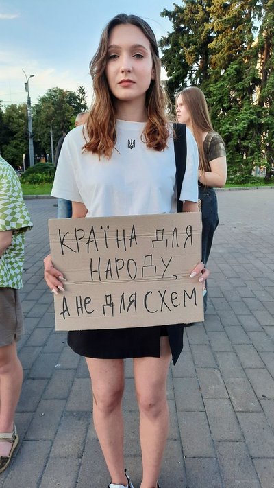 Втретє у Луцьку люди зібралися на акцію проти закону, який нівелює незалежність НАБУ і САП Втретє у Луцьку люди зібралися на акцію проти закону, який нівелює незалежність НАБУ і САП