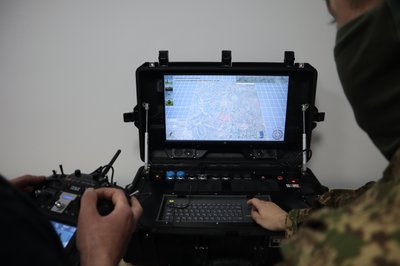 В Ужгороді відкрили школу операторів БпЛА "SKY FRONT": готуватимуть і військових, і цивільних В Ужгороді відкрили школу операторів БпЛА "SKY FRONT": готуватимуть і військових, і цивільних
