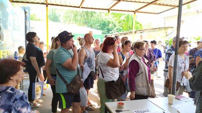 Понад дві сотні наборів: у Черкасах волонтери роздали продукти переселенцям Понад дві сотні наборів: у Черкасах волонтери роздали продукти переселенцям