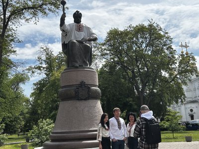 У Полтаві вшосте одягнули пам’ятник Івану Мазепі у вишиванку У Полтаві вшосте одягнули пам’ятник Івану Мазепі у вишиванку