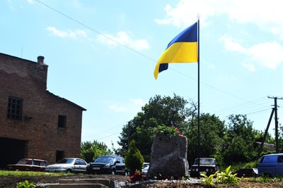 Посадили дерева, поставили лавки та бесідку. На Кіровоградщині облаштували парк у пам'ять про загиблого бійця Посадили дерева, поставили лавки та бесідку. На Кіровоградщині облаштували парк у пам'ять про загиблого бійця