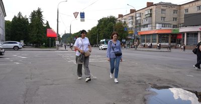 За словами місцевих жителів, участок дороги біля Філармонії є небезпечним, липень 2026 року, Хмельницький За словами місцевих жителів, участок дороги біля Філармонії є небезпечним, липень 2026 року, Хмельницький