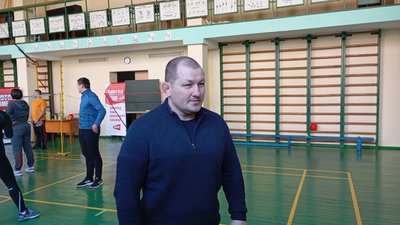 Студентів навчають бадмінтону, програма "Час волану, Тернопіль, березень 2025