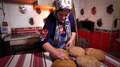 "Кулінарний спадок": як на Рівненщині випікають хліб на черені та вихватні "Кулінарний спадок": як на Рівненщині випікають хліб на черені та вихватні