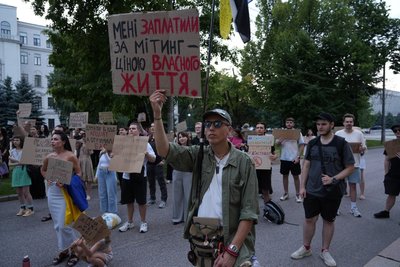 "Слідкую за рішенням влади". У Дніпрі люди вийшли на акцію проти відставки Федорова "Слідкую за рішенням влади". У Дніпрі люди вийшли на акцію проти відставки Федорова