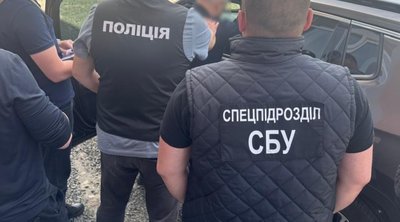 Посадовця селищної ради на Хмельниччині обвинувачують в отриманні хабаря