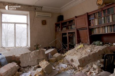 "Вискочили за хвилину": жителі зруйнованого будинку в Одесі про атаку РФ 27 січня "Вискочили за хвилину": жителі зруйнованого будинку в Одесі про атаку РФ 27 січня