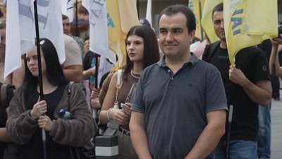 "Рівненська митниця підняла вартість вантажу в декілька разів». 300 людей прийшло на акцію протесту "Рівненська митниця підняла вартість вантажу в декілька разів». 300 людей прийшло на акцію протесту