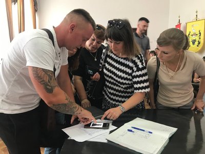 однакові пам’ятники на могилах захисників однакові пам’ятники на могилах захисників