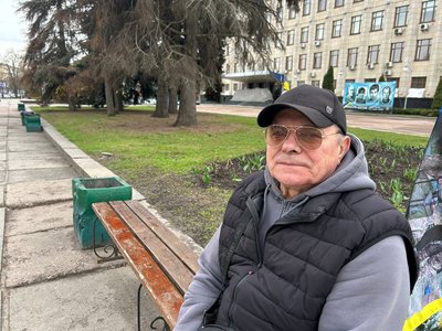 У Житомирі на майдані Корольова зріжуть п'ять засохлих ялин У Житомирі на майдані Корольова зріжуть п'ять засохлих ялин