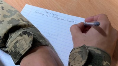 У Львові в укритті ліцею імені Героїв Крут провели радіодиктант національної єдності У Львові в укритті ліцею імені Героїв Крут провели радіодиктант національної єдності