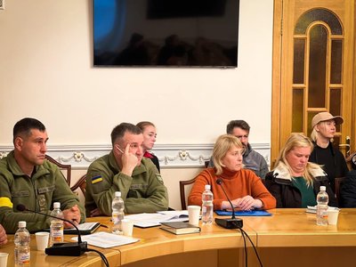 Мати полоненого захисників Зміїного розповіла, чому не вдається повернути сина Мати полоненого захисників Зміїного розповіла, чому не вдається повернути сина