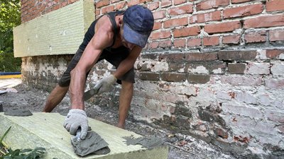 У Рогані під Харковом ремонтують будинок: утеплення фасаду У Рогані під Харковом ремонтують будинок: утеплення фасаду