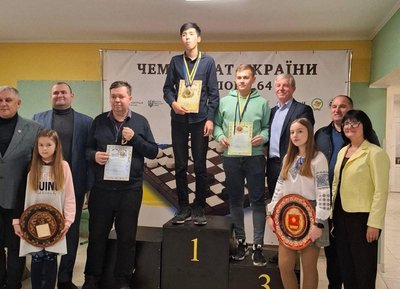 Миколаївський шашкіст Матвєй Колєсніков на призовому подіумі Миколаївський шашкіст Матвєй Колєсніков на призовому подіумі