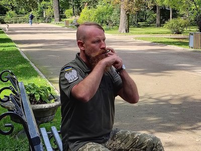 Дримба і молитва на війні: інтерв'ю з військовослужбовцем Андрієм Вітрівим Дримба і молитва на війні: інтерв'ю з військовослужбовцем Андрієм Вітрівим