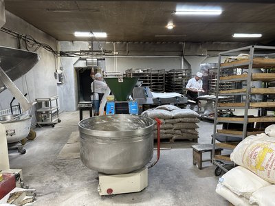 Двічі релокувались через війну. Як у Слов’янську випікають хліб для прифронтових громад