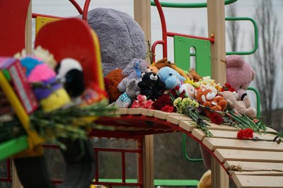 Ракетний удар по Кривому Рогу 4 квітня: що нині відбувається на місці атаки. Фоторепортаж