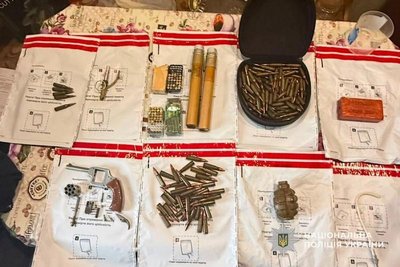 Вилучили револьвер, тротилову шашку та понад 150 набоїв. Дніпрянина підозрюють у незаконному зберіганні збої Вилучили револьвер, тротилову шашку та понад 150 набоїв. Дніпрянина підозрюють у незаконному зберіганні збої
