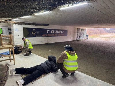 "Ліга сприяння обороні" на Житомирщині: як цивільних навчають стрільбі та тактичній медицині "Ліга сприяння обороні" на Житомирщині: як цивільних навчають стрільбі та тактичній медицині