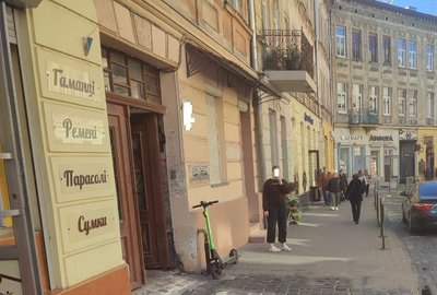 У Львові 16-річний водій електросамоката збив пенсіонерку, її госпіталізували У Львові 16-річний водій електросамоката збив пенсіонерку, її госпіталізували