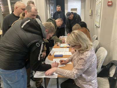 Видача бюлетенів для голосування до складу Ради ветеранів Видача бюлетенів для голосування до складу Ради ветеранів