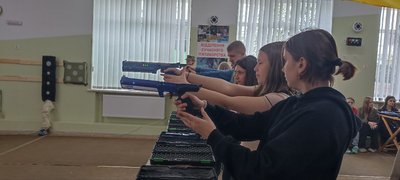 У Житомирі студентів навчали стрільбі з лазерної зброї, техніці самооборони і протимінній безпеці У Житомирі студентів навчали стрільбі з лазерної зброї, техніці самооборони і протимінній безпеці
