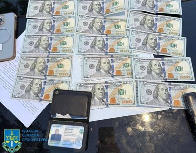 Вимагання грошей у таксистів: поліцейського з Одеси підозрюють у хабарництві Вимагання грошей у таксистів: поліцейського з Одеси підозрюють у хабарництві