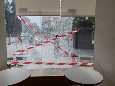 У Львові розтрощили кав'ярню військовослужбовця ЗСУ У Львові розтрощили кав'ярню військовослужбовця ЗСУ