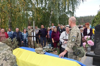 В Охтирці на Сумщині попрощалися з військовослужбовцем Русланом Тимошенком В Охтирці на Сумщині попрощалися з військовослужбовцем Русланом Тимошенком