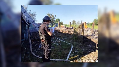 Пошкоджені будинки: війська РФ з "Градів" обстріляли село у Городнянській громаді на прикордонні Чернігівщини Пошкоджені будинки: війська РФ з "Градів" обстріляли село у Городнянській громаді на прикордонні Чернігівщини