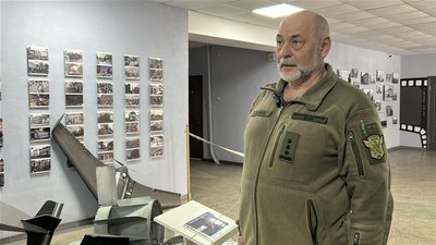 "Навіть дитячі іграшки стають зброєю": до Кременчуцького військового музею передали нові експонати "Навіть дитячі іграшки стають зброєю": до Кременчуцького військового музею передали нові експонати