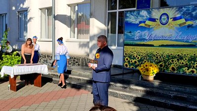 На Житомирщині родинам полеглих захисників вручили відзнаку "Герой Олевської громади" На Житомирщині родинам полеглих захисників вручили відзнаку "Герой Олевської громади"