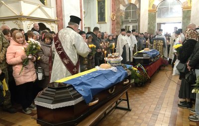 У Луцьку попрощалися з загиблими на війні Вадимом Целюхом і Михайлом Гусаком У Луцьку попрощалися з загиблими на війні Вадимом Целюхом і Михайлом Гусаком