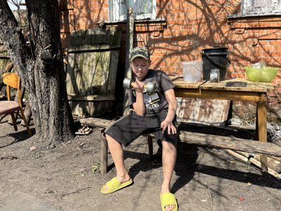 "Нікому не потрібні, ні своїм, ні чужим". Як живуть в евакуації жінка із сином з Миропілля на Сумщині "Нікому не потрібні, ні своїм, ні чужим". Як живуть в евакуації жінка із сином з Миропілля на Сумщині