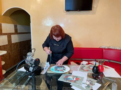 Як кондитерка Ольга Черней використовує техніку аерографії Як кондитерка Ольга Черней використовує техніку аерографії