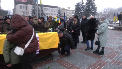 Загинули на Донеччині: з бійцями Василем Заріцьким та Олександром Кравчуком попрощалися у Рівному Загинули на Донеччині: з бійцями Василем Заріцьким та Олександром Кравчуком попрощалися у Рівному