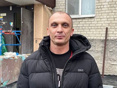 Відновлюють будинок після удару РФ. У Дніпрі працює перший в Україні “Жіночий будівельний батальйон” Відновлюють будинок після удару РФ. У Дніпрі працює перший в Україні “Жіночий будівельний батальйон”
