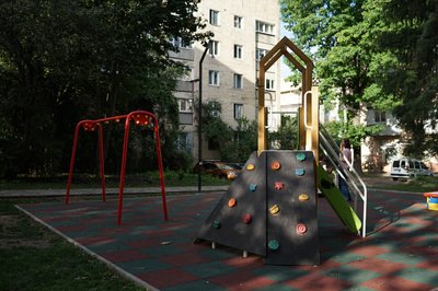 Які дитячі майданчики у Чернівцях ремонтують цьогоріч та скільки це коштує – перелік та фото Які дитячі майданчики у Чернівцях ремонтують цьогоріч та скільки це коштує – перелік та фото