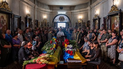 На Чернігівщині попрощалися з захисниками Олегом Гомоном, Станіславом Голубом, Ігорем Синицьким та Максимом Литвином На Чернігівщині попрощалися з захисниками Олегом Гомоном, Станіславом Голубом, Ігорем Синицьким та Максимом Литвином