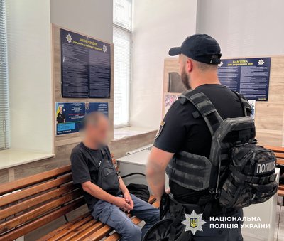 В Одесі чоловік помер після ножових поранень у супермаркеті: підозрюваного взяли під варту В Одесі чоловік помер після ножових поранень у супермаркеті: підозрюваного взяли під варту