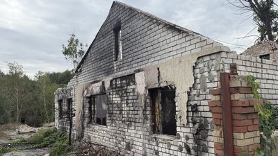 Зруйнований обстрілами будинок Святогірськ Донецька область 19 вересня 2025 рік Зруйнований обстрілами будинок Святогірськ Донецька область 19 вересня 2025 рік