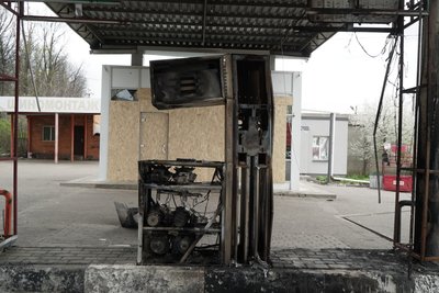 Пошкоджена АЗС в Богодухові після російського удару Пошкоджена АЗС в Богодухові після російського удару
