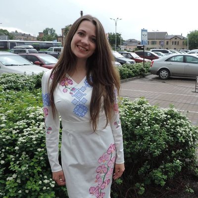 Вишиває на зустрічах і в чергах: історія житомирянки про своє захоплення Вишиває на зустрічах і в чергах: історія житомирянки про своє захоплення