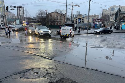 У Києві пролунали сильні вибухи та зникло водопостачання: є загиблі і поранені У Києві пролунали сильні вибухи та зникло водопостачання: є загиблі і поранені