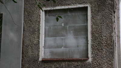 «Ми живемо де попало»: мешканці будинку в Миколаєві понад рік чекають на компенсації після вибуху газу