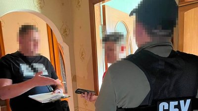 Затримали чоловіків, які розробили копію застосунку "Резерв+", щоб заробляти на "ухилянтах" — СБУ Черкащини Затримали чоловіків, які розробили копію застосунку "Резерв+", щоб заробляти на "ухилянтах" — СБУ Черкащини