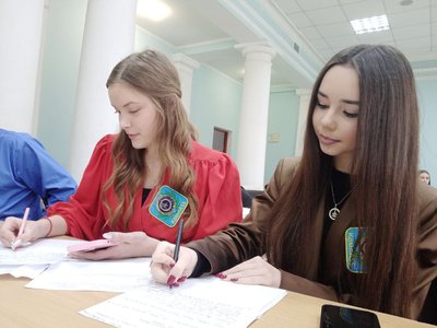 Учасниці команди "уряд" з Хмельницького Учасниці команди "уряд" з Хмельницького