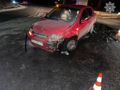 У Черкасах маршрутка зіткнулася з автомобілем: у поліції склали протокол