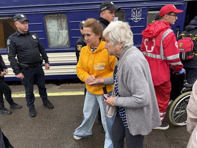 Третій за тиждень: На Рівненщину прибув евакуаційний потяг з Донеччини